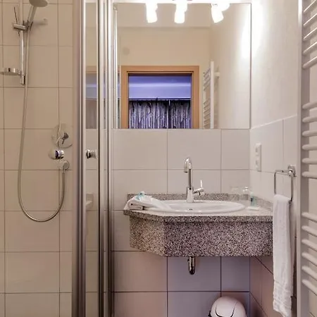 Zur Brucke Hotel Minheim