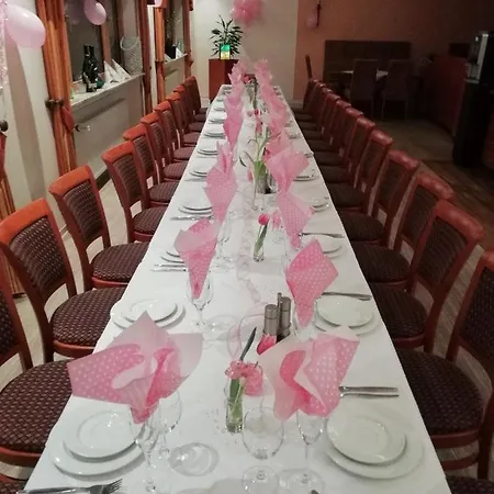 Zur Brucke Hotel