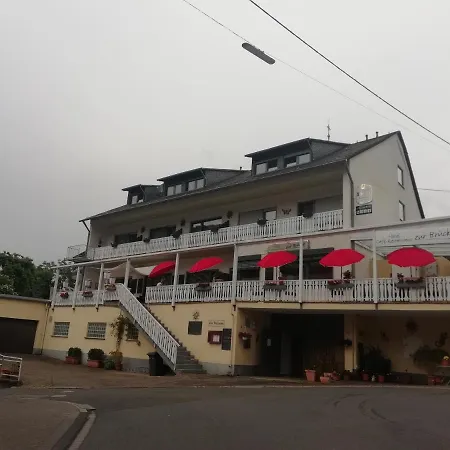 Zur Brucke Hotel 2*